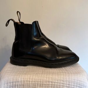 Women’s Dr. Martens Chelsea Boots / size 8